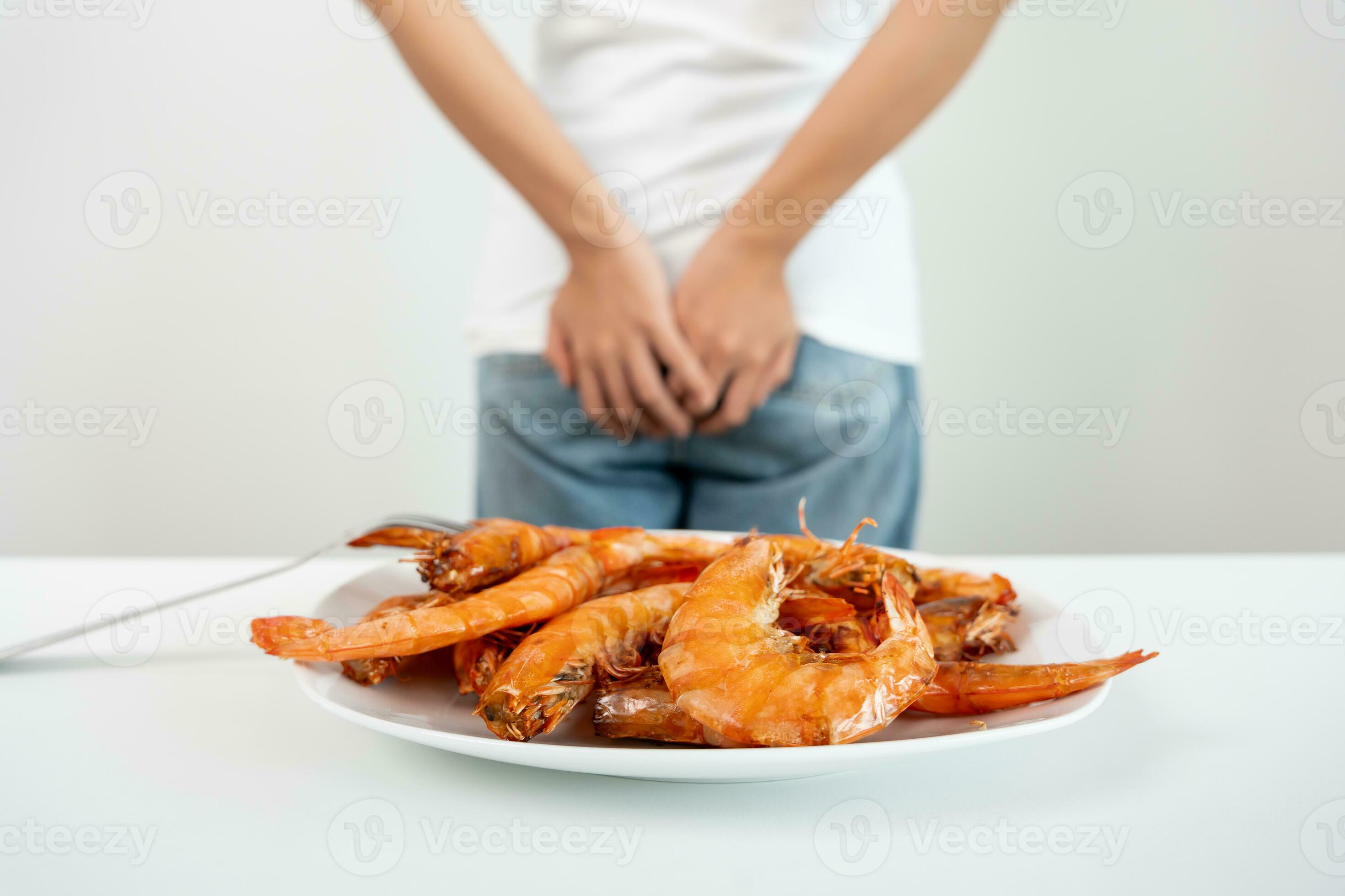 food allergies, women have reactions itching and redness after eating