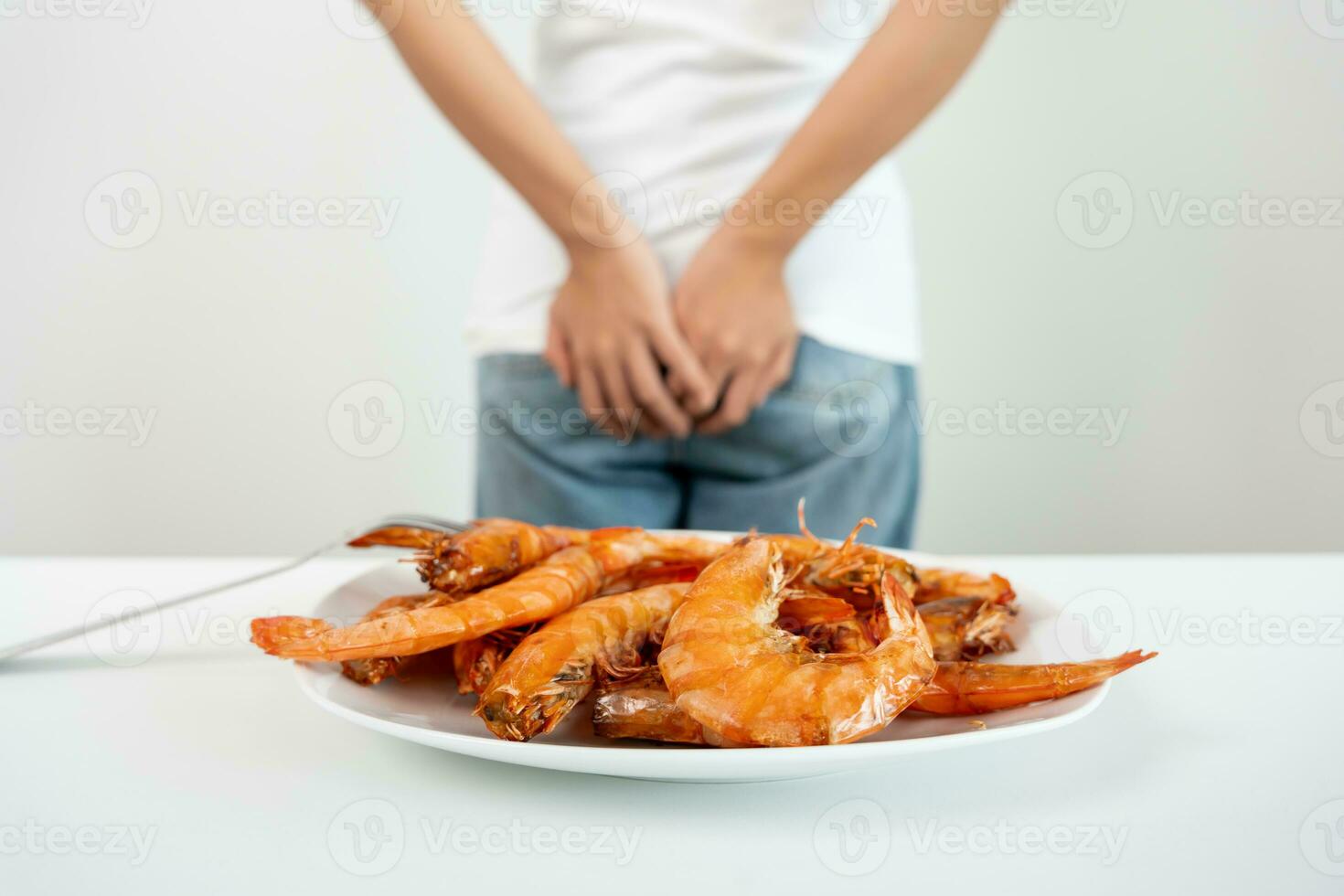 food allergies, women have reactions itching and redness after eating