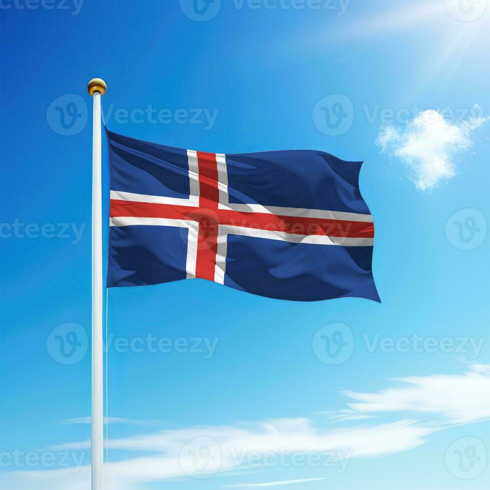 ondulación bandera de Islandia en asta de bandera con cielo antecedentes. foto