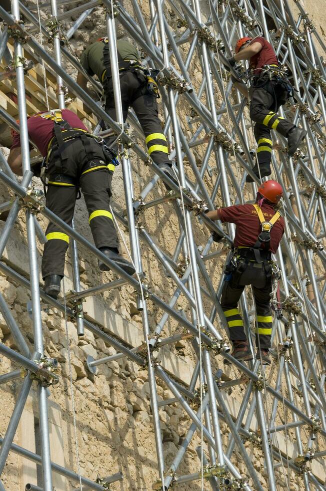 scaffolding workers on scaffolding photo
