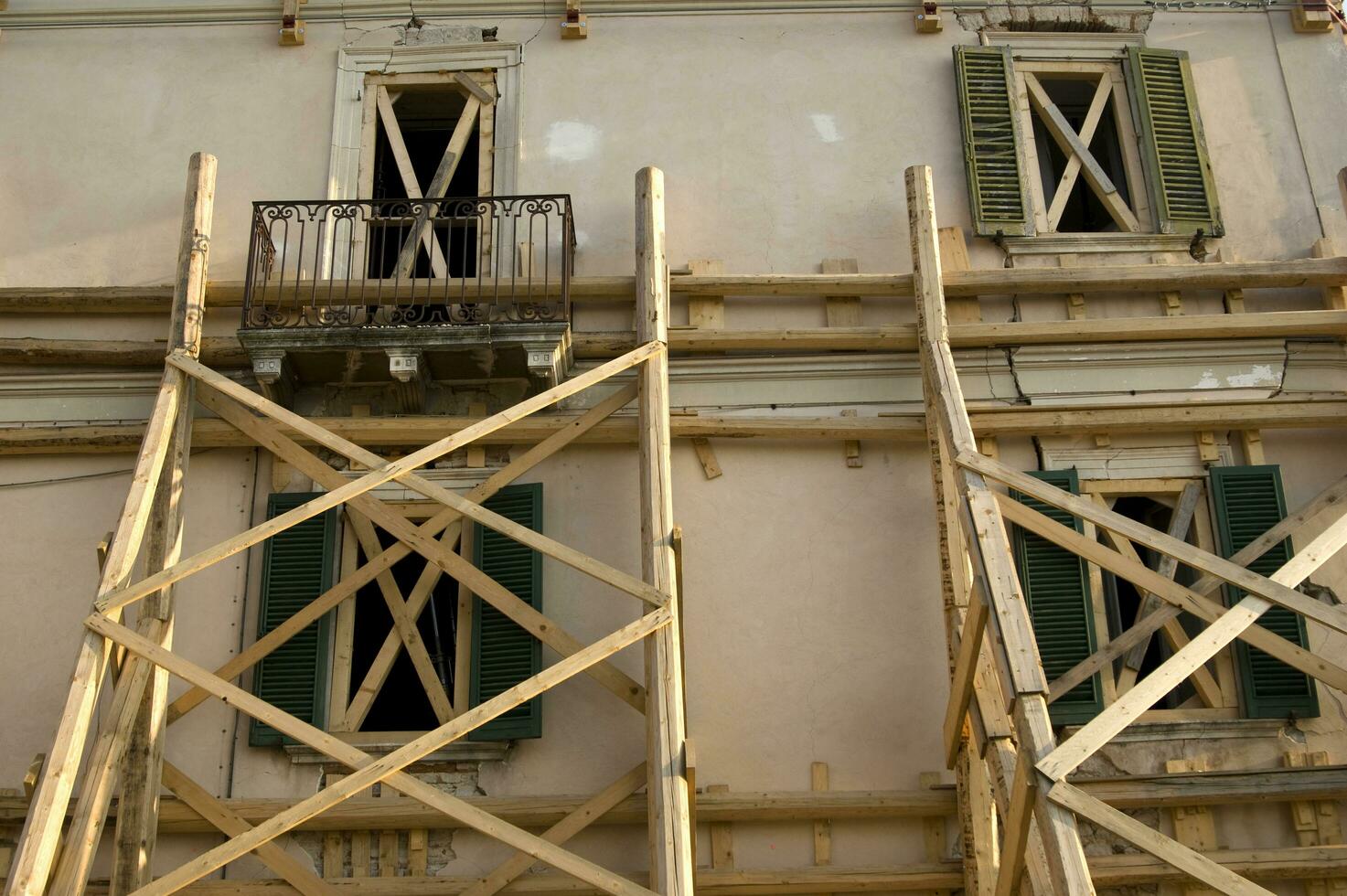 un de madera estructura es siendo construido foto