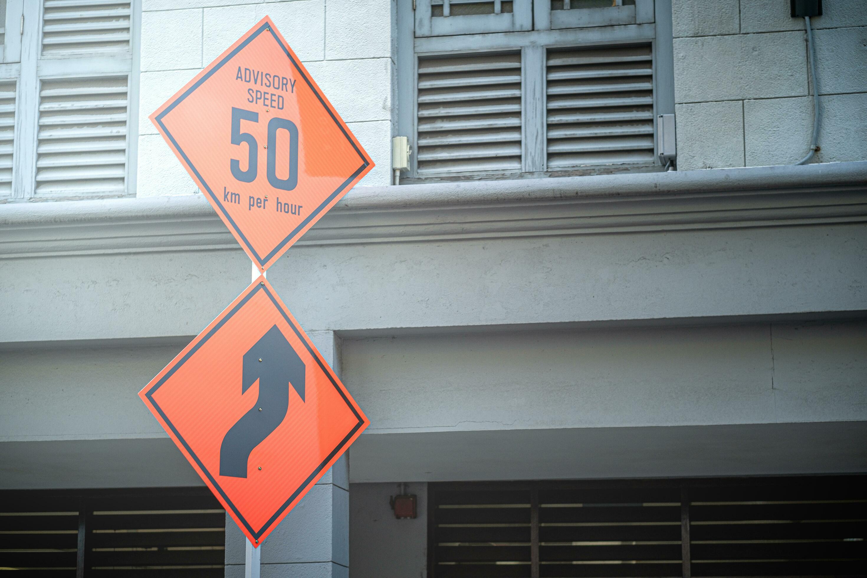 Advisory speed limit sign, 50 km speed sign on the street 30727928 Stock Photo at Vecteezy