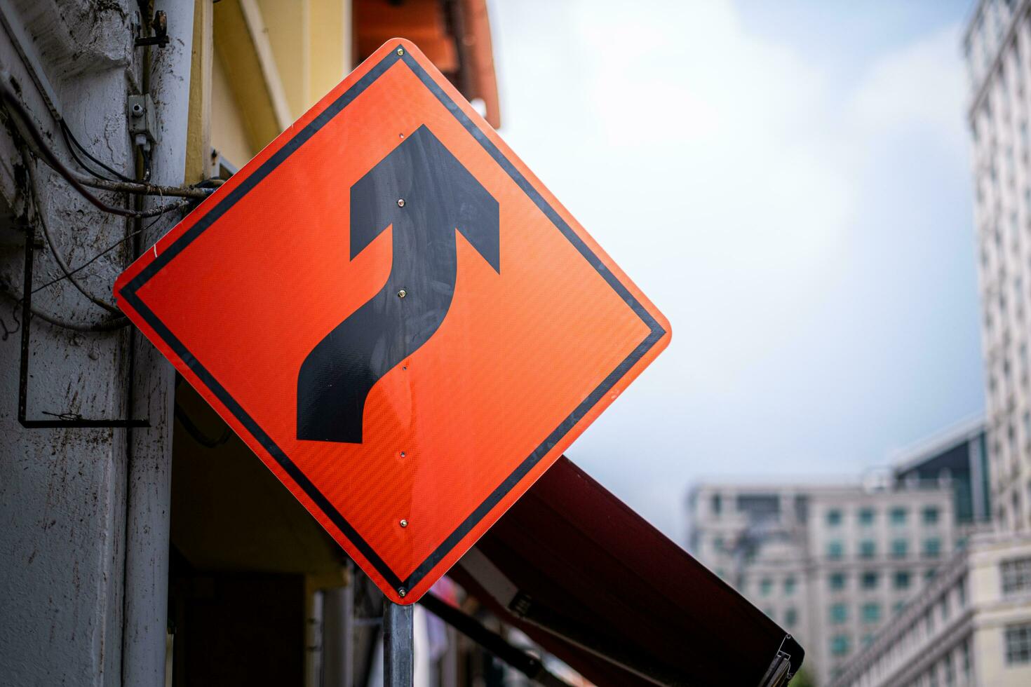 la carretera señales permiso , prohibir y advertencia. foto