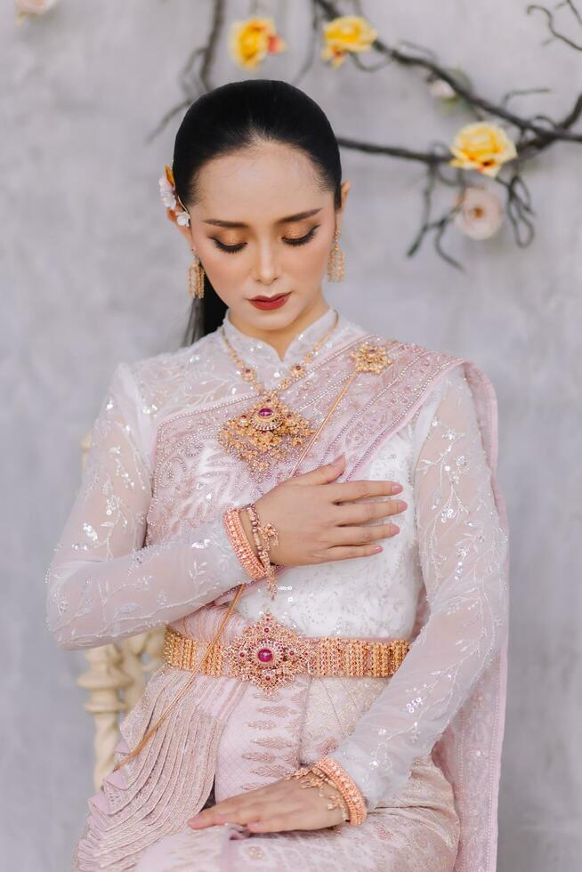 hermosa tailandés niña en tailandés tradicional disfraz.novia tailandés niña hermosa. foto