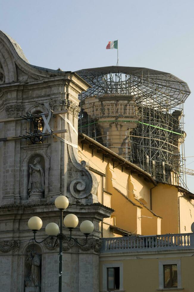 Particolari fotografici del terremoto a L'Aquila e dintorni photo