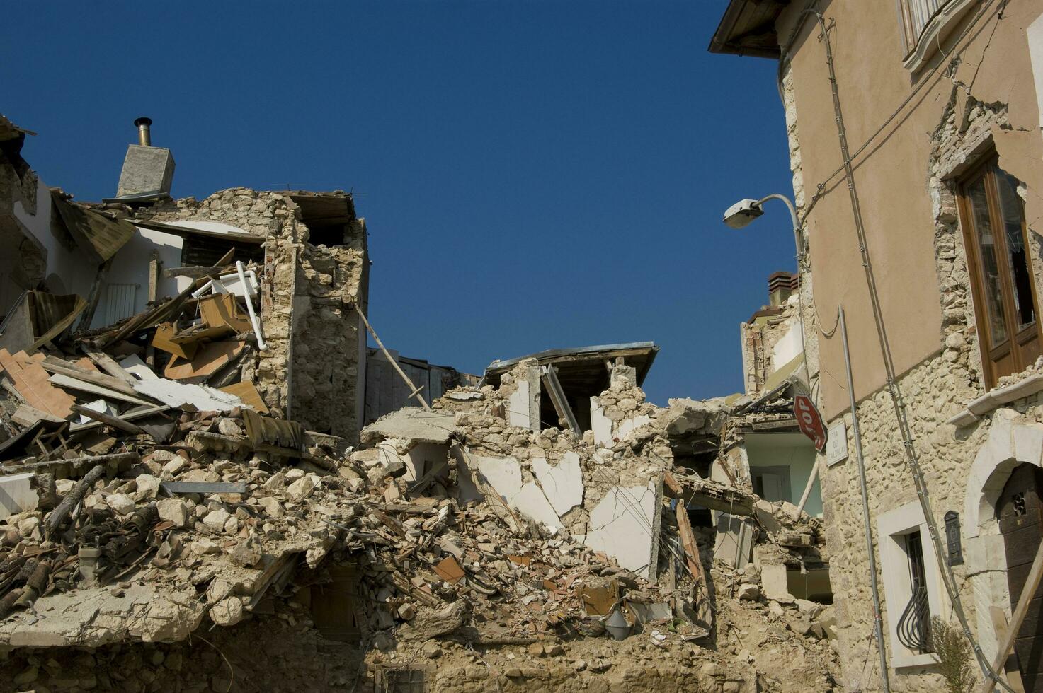 documentazione fotografica del devastante terremoto nell'italia centrale photo