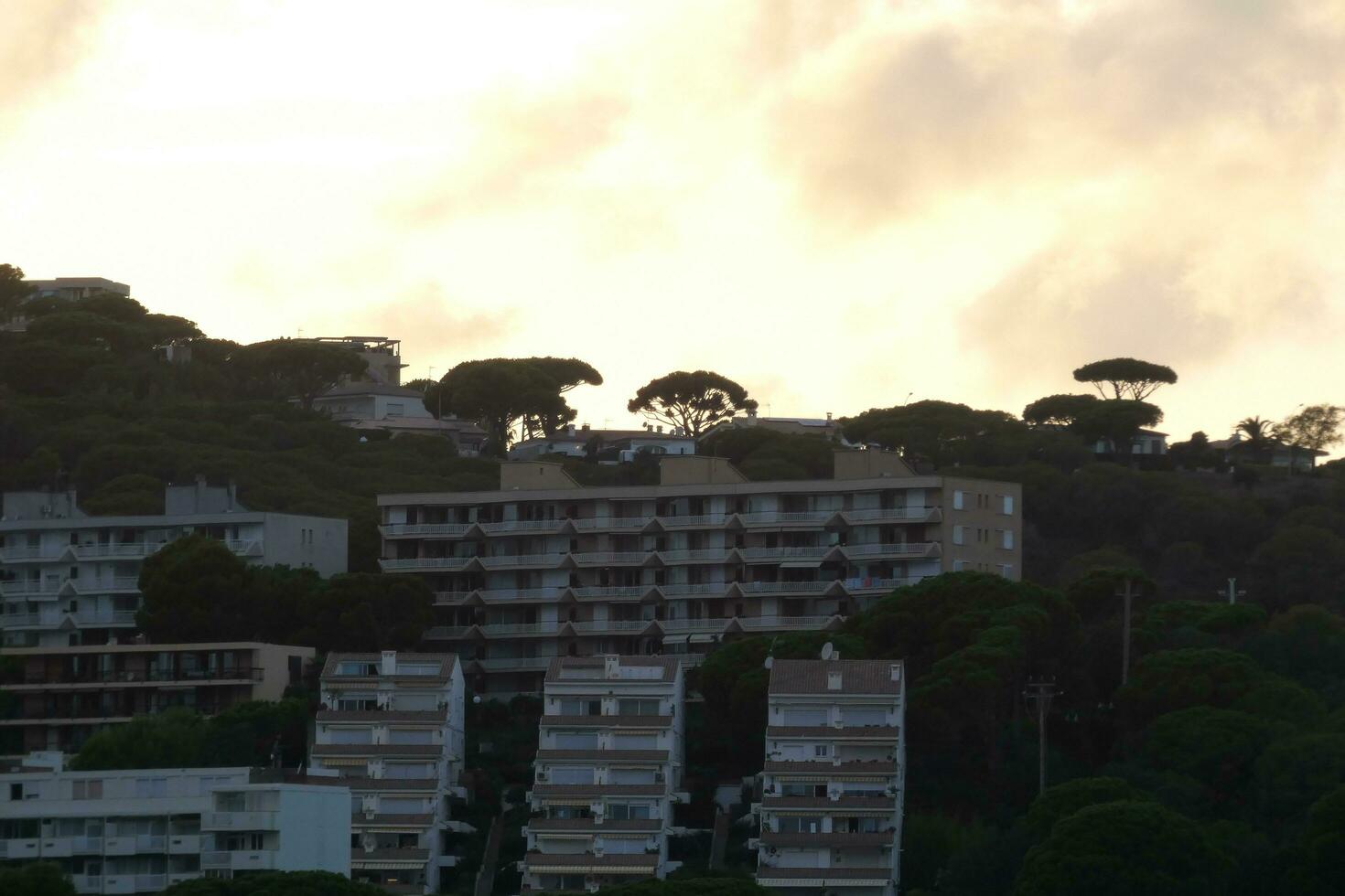 atardecer o amanecer, contrastes y luces en el horizonte, contrastes foto