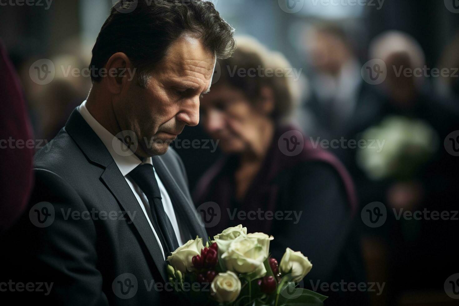 de cerca Disparo de un mayor hombre en frente de un funeral ramo de flores ai generado foto