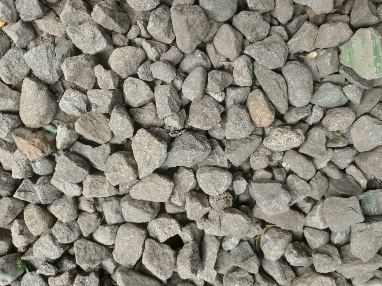 a pile of rocks that are in a pile photo