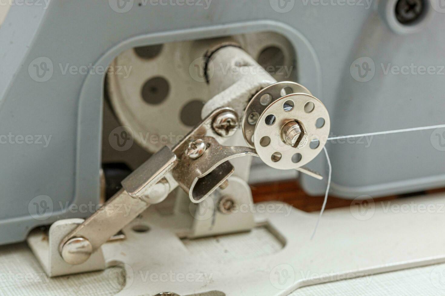 de coser ropa en un de coser máquina generativo ai 27717463 Foto de stock  en Vecteezy