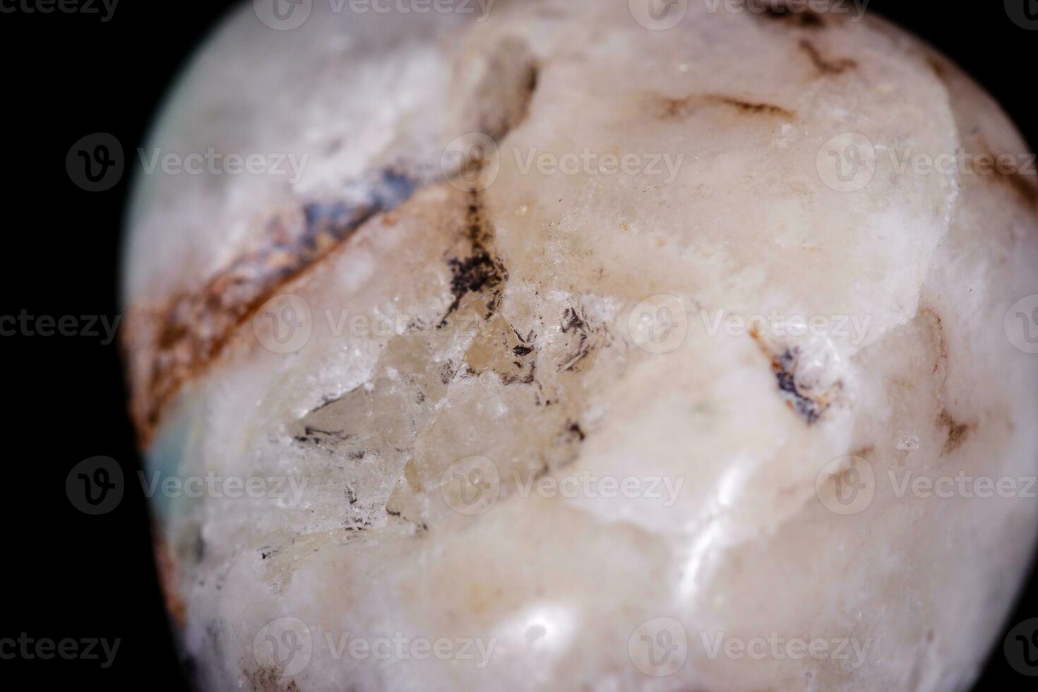 macro mineral Roca amazonita en un negro antecedentes foto