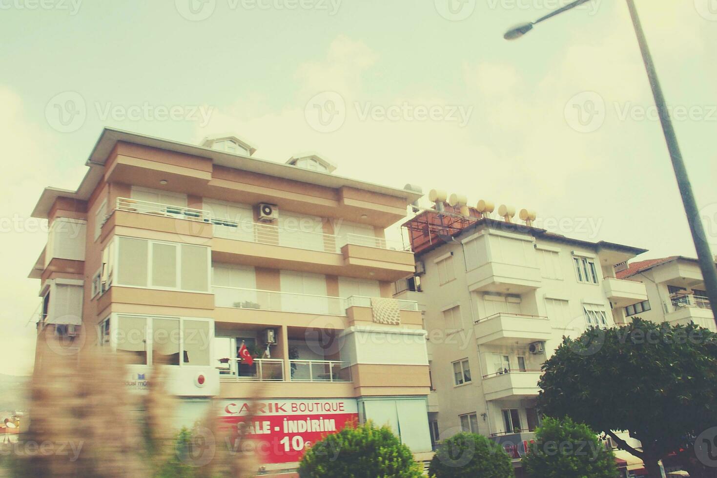 interesante original turco calles y casas en el ciudad de Alanya foto