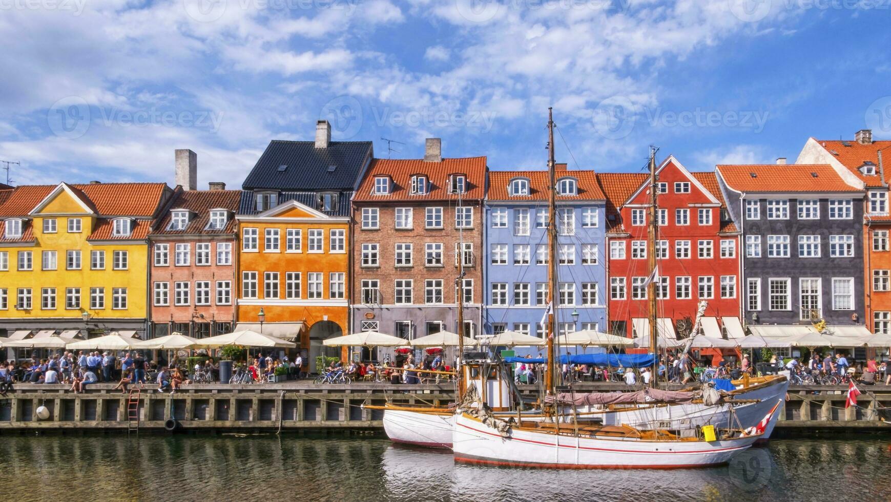 vistoso edificios de nyhavn en Copenhague, Dinamarca foto