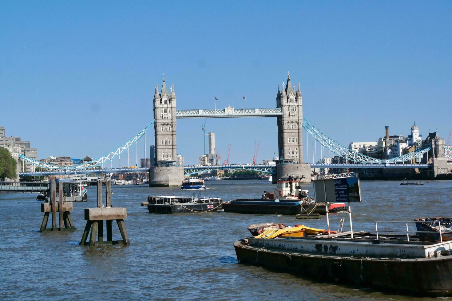 mejor ver de barco terminado río Támesis aguas a Londres puente, capital ciudad de Inglaterra genial Bretaña. el imagen estaba capturado junio 4to, 2023 foto