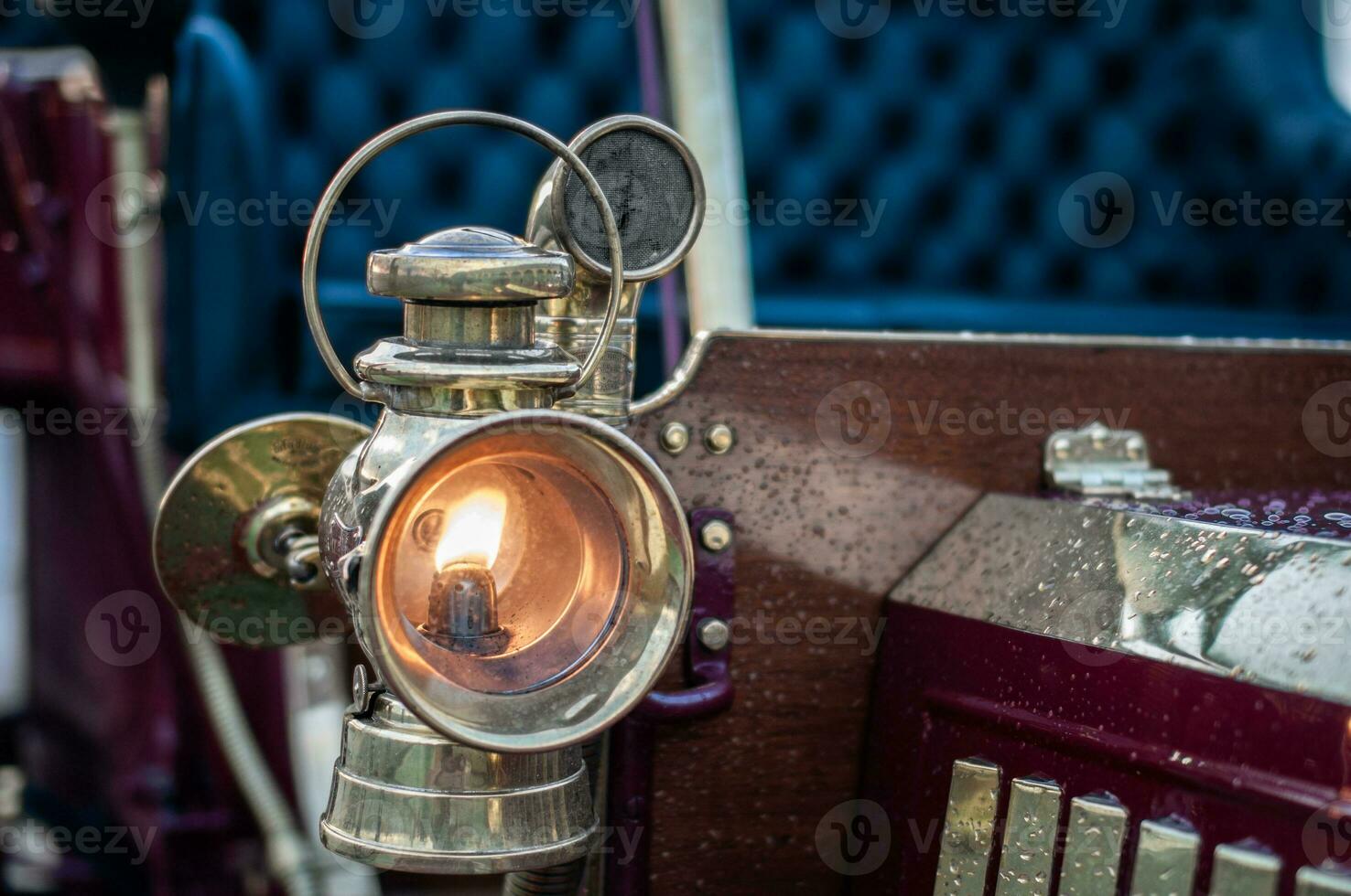 gas faro de antiguo, veterano coche en un clásico coche espectáculo en brillante, este sussex, Reino Unido foto