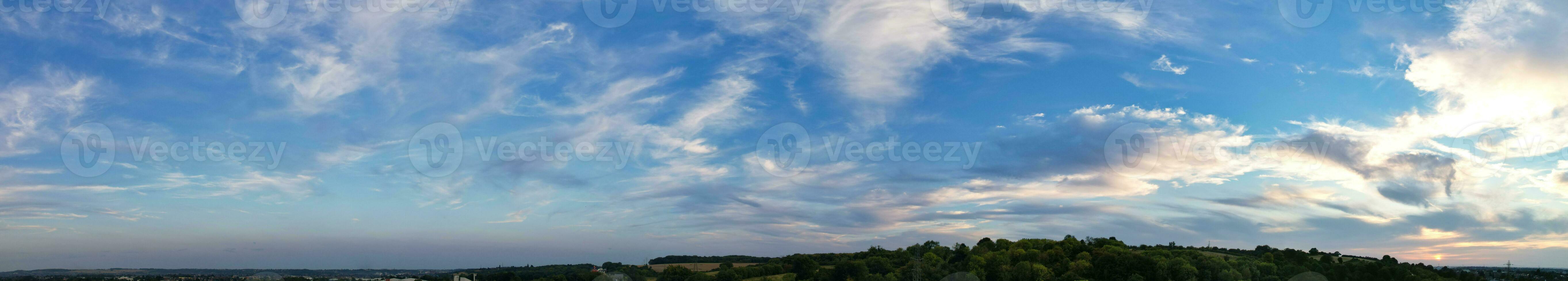 Most Beautiful Panoramic View of Sky and Dramatic Clouds over Luton City of England UK During Sunset. The Gorgeous Image Was Captured on Sep 7th, 2023. photo