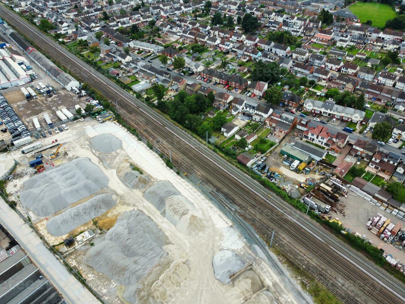 alto ángulo imágenes de residencial real inmuebles casas a este de lutón ciudad de Inglaterra, genial Bretaña. imágenes estaba capturado con drones cámara en agosto 15, 2023 durante puesta de sol tiempo. foto