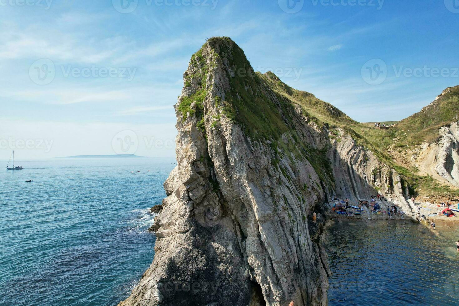 mejor aéreo imágenes de maravilloso británico turista atracción y Oceano mar ver de durdle puerta playa de Inglaterra Reino Unido. capturado con drones cámara en septiembre 9, 2023 foto