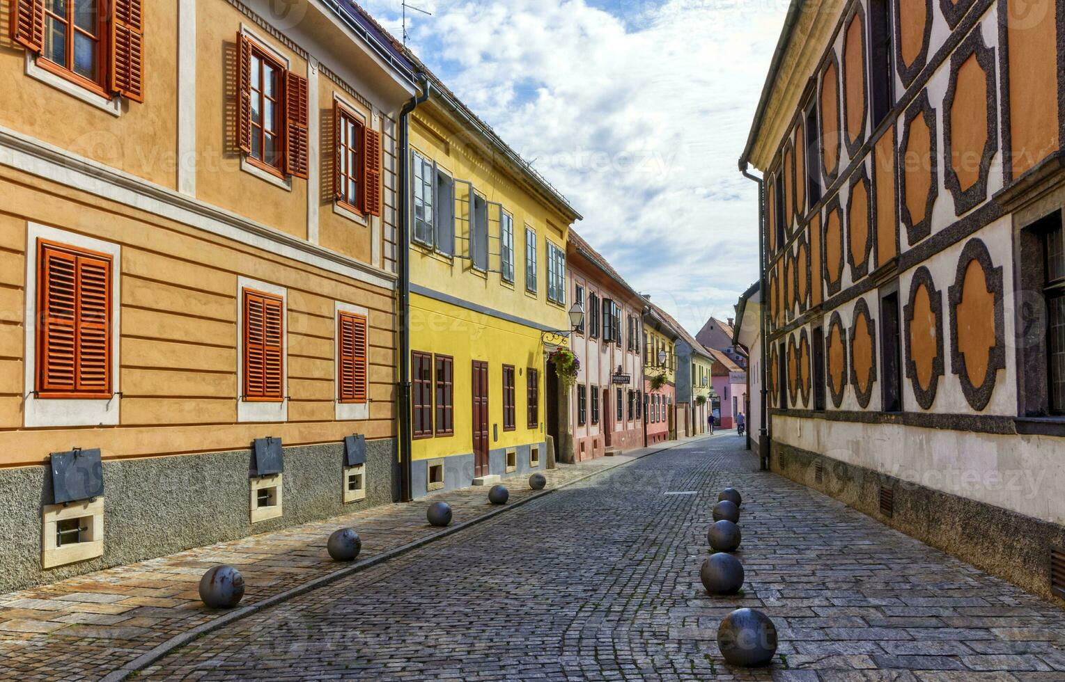 antiguo calle de barroco pueblo de varazdin, Croacia foto