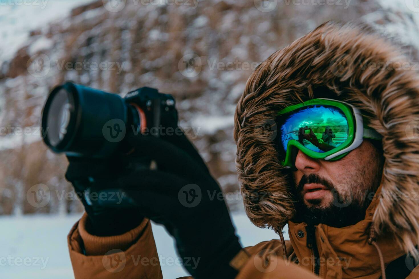 A photographer in the cold Skavdinava regions tries to take a photo for journalism in a strong winter storm