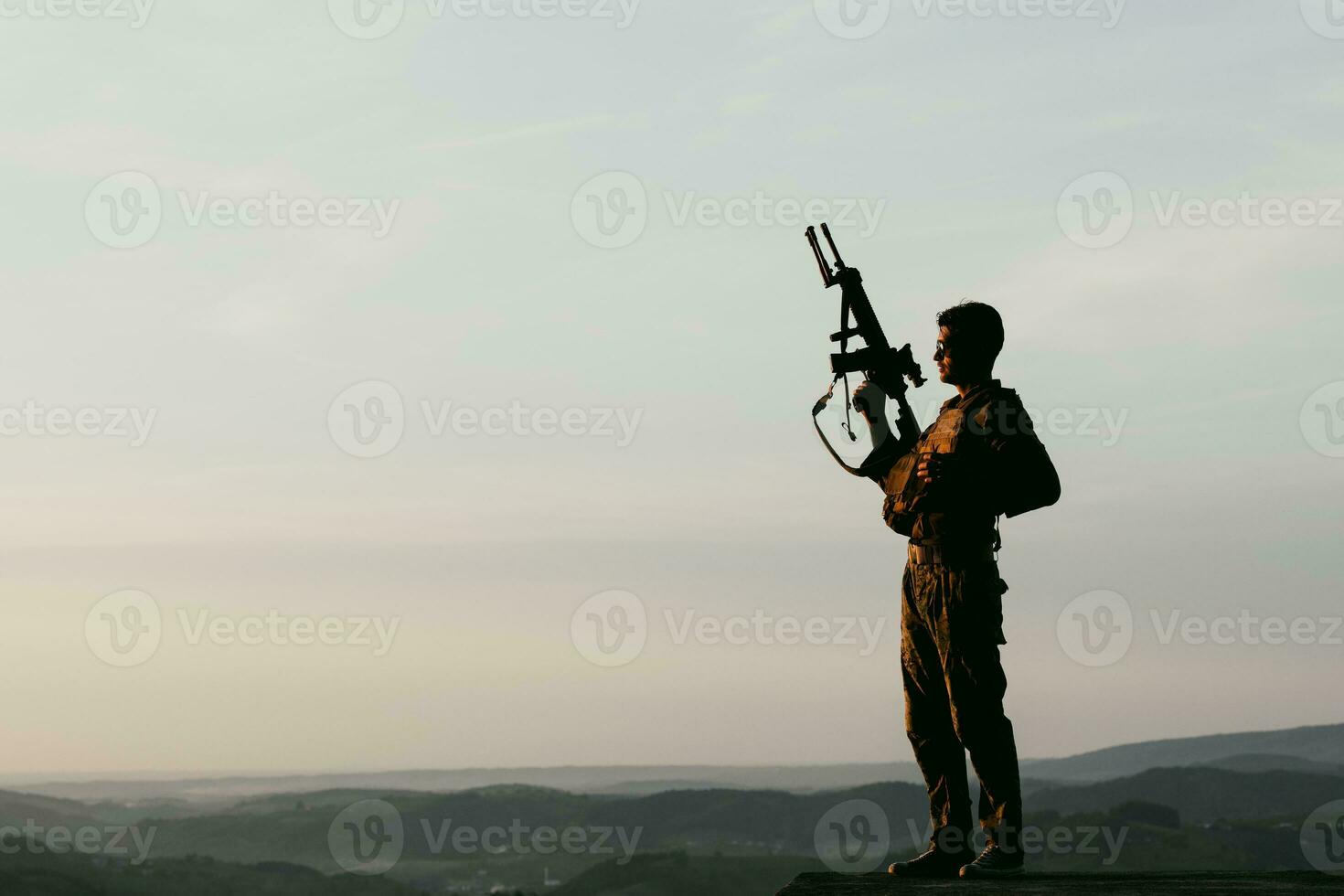 soldado retrato en puesta de sol local héroe urbano leyenda auténtico foto