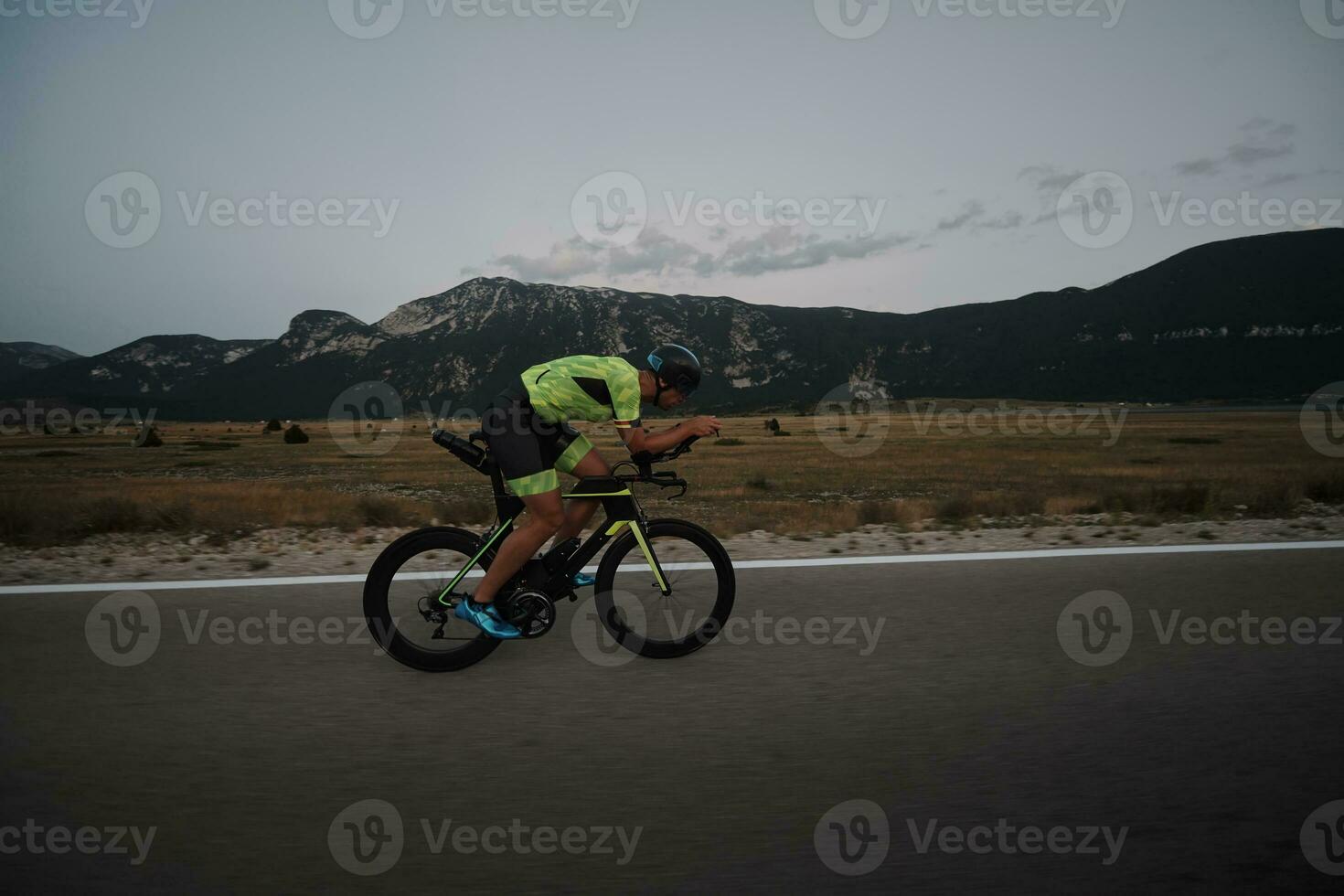 triathlon athlete riding bike photo