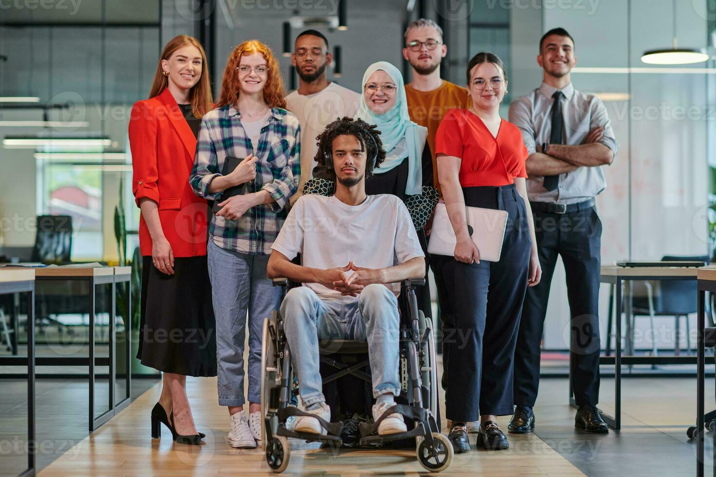 un diverso grupo de joven negocio personas congrega dentro un moderno Inauguración acristalado oficina, presentando inclusividad con un persona en un silla de ruedas, un africano americano joven hombre , y un vestido con hijab mujer, exhibiendo un dinámica mezcla de innovación y foto