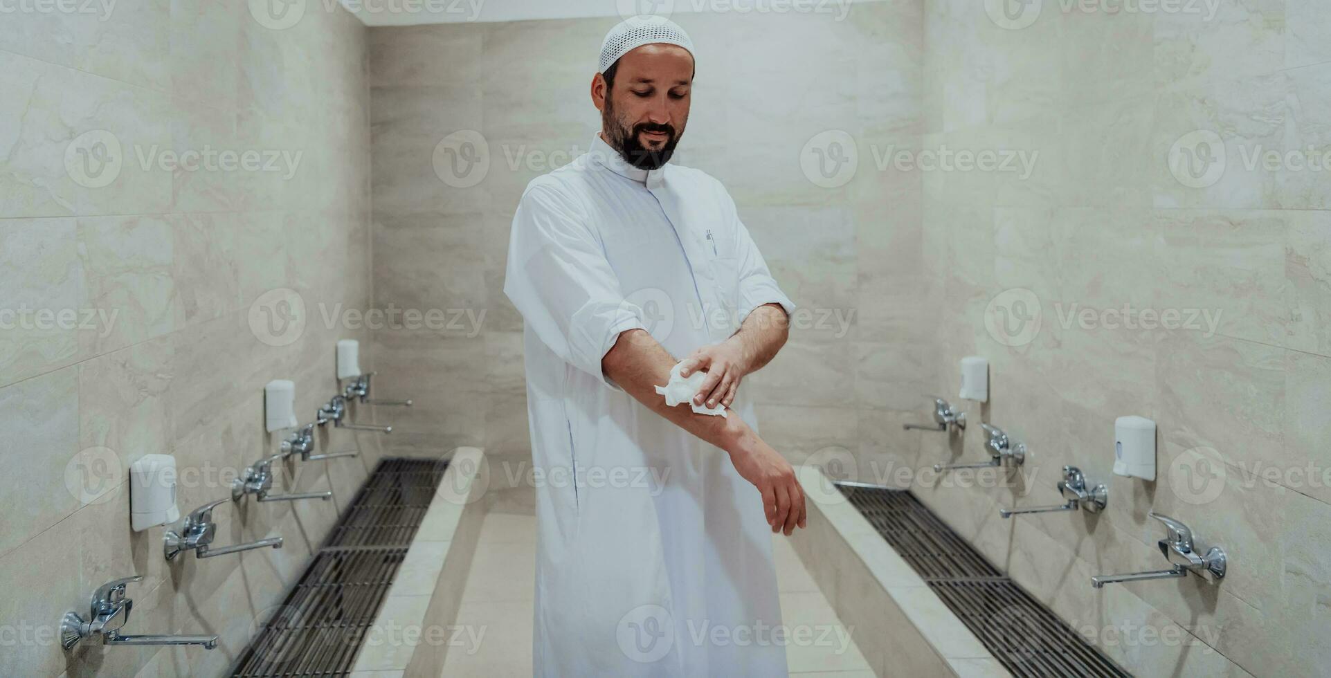 A portrait of a man in abdesthana using a towel photo