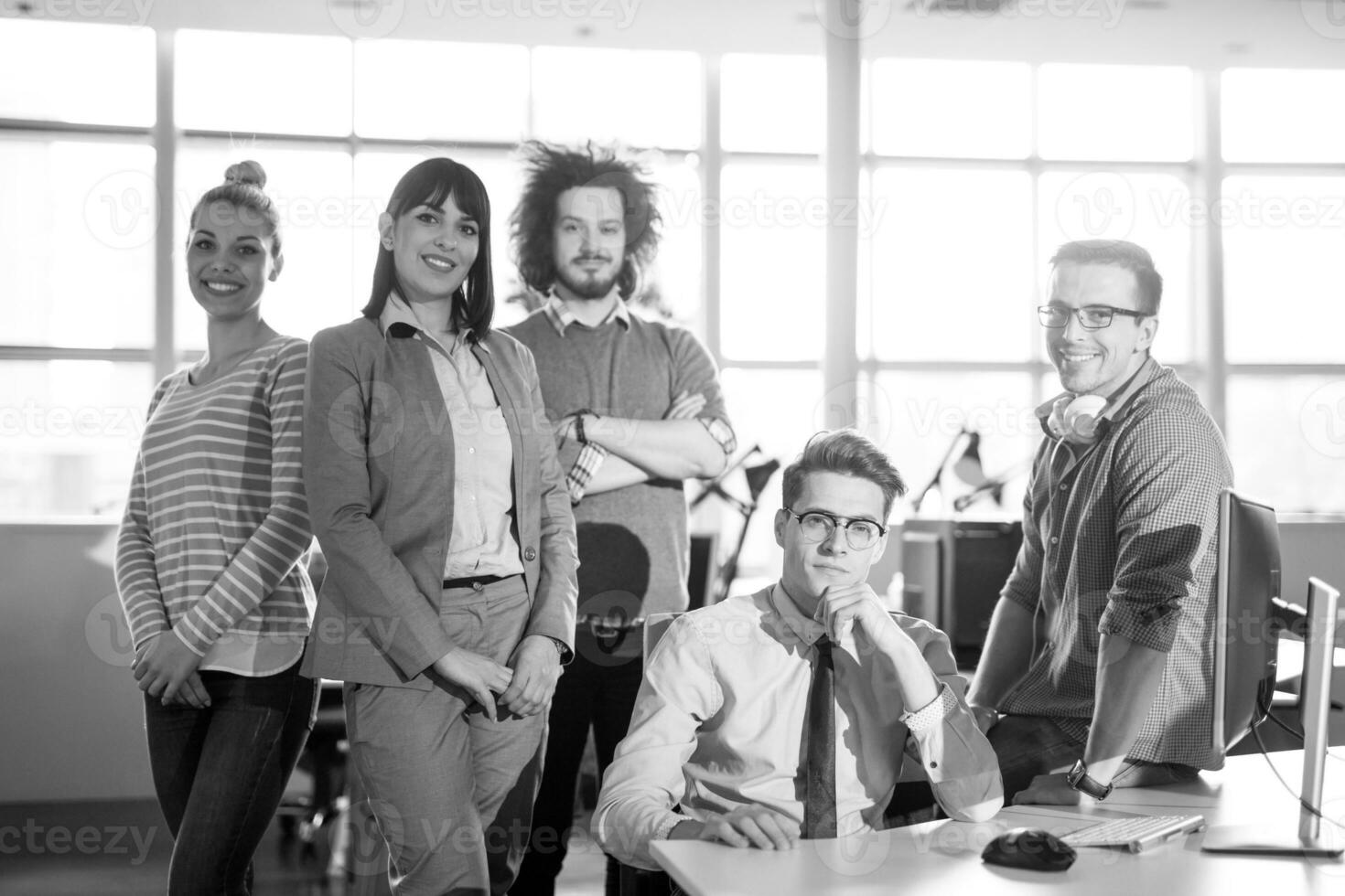 retrato de un equipo de negocios en una reunión foto