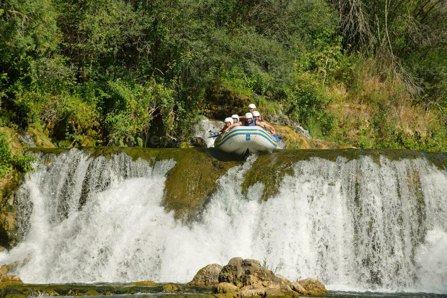 equipo profesional de rafting foto