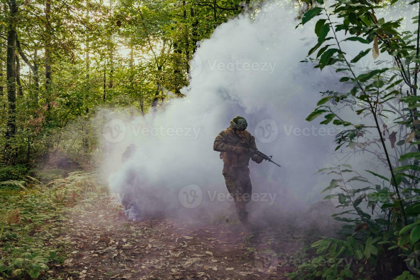 batalla de el militar en el guerra. militar tropas en el fumar foto