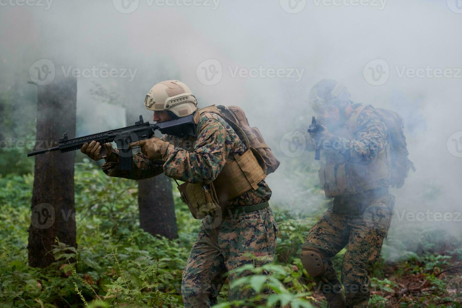 soldado en acción foto