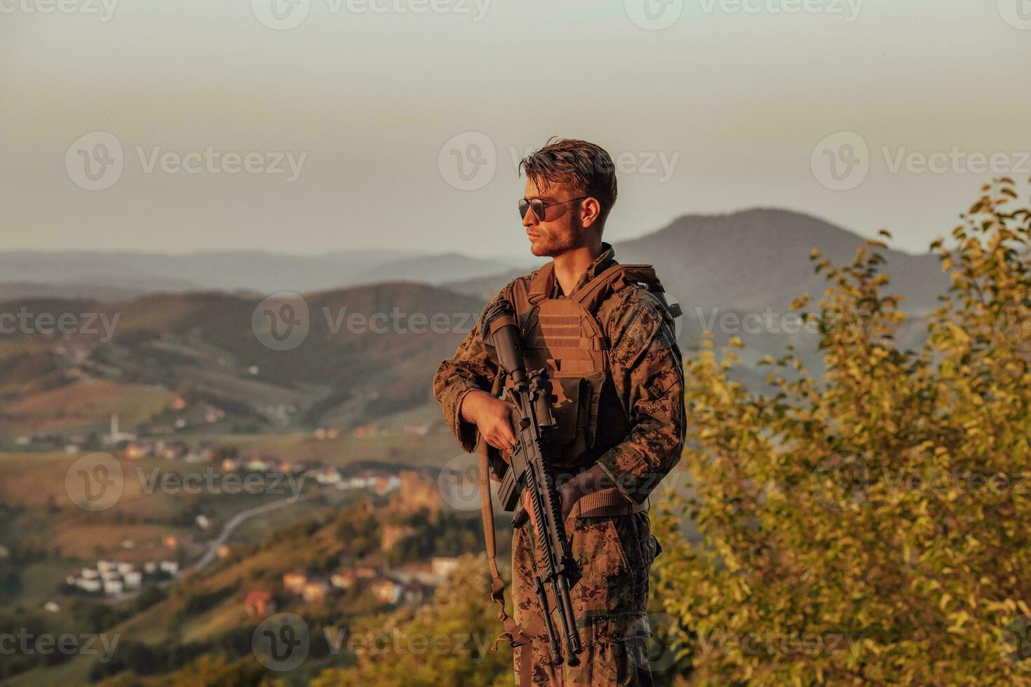 soldado retrato en puesta de sol local héroe urbano leyenda auténtico foto