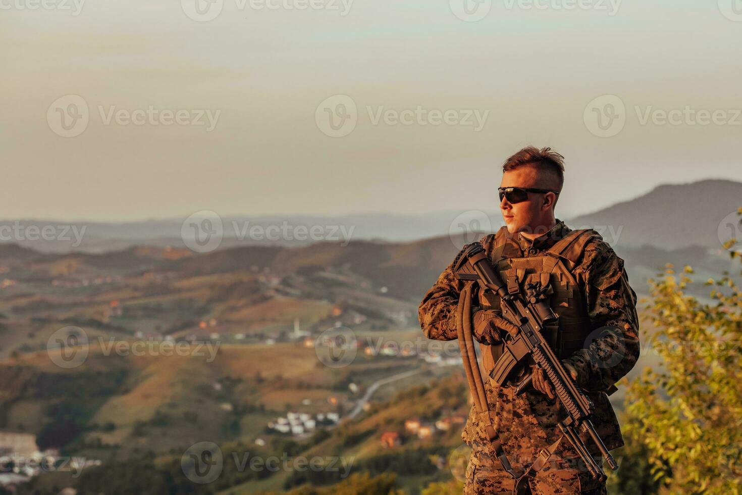 soldado retrato en puesta de sol local héroe urbano leyenda auténtico foto