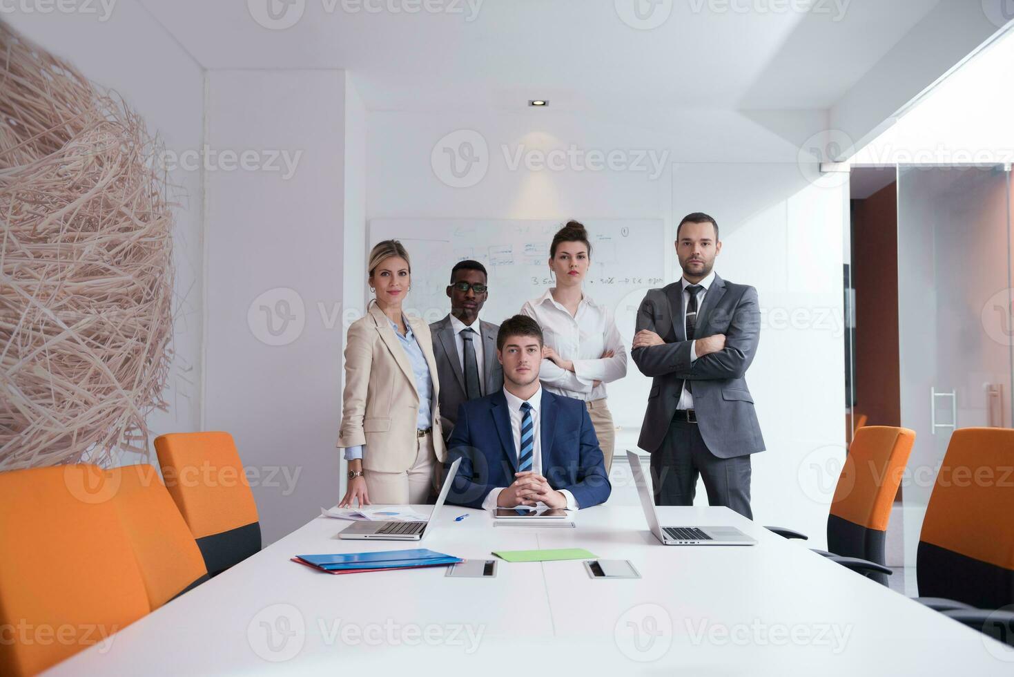 grupo de personas de negocios en la oficina foto