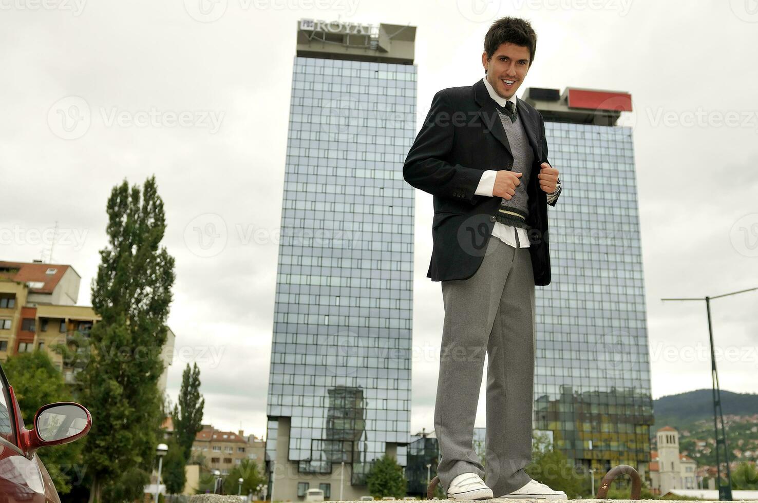 foto de feliz ganador empresario gritando de alegría