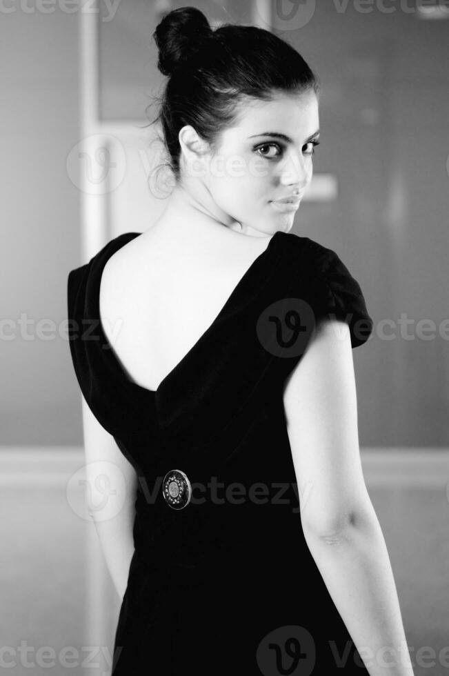 lady on black dress look back photo