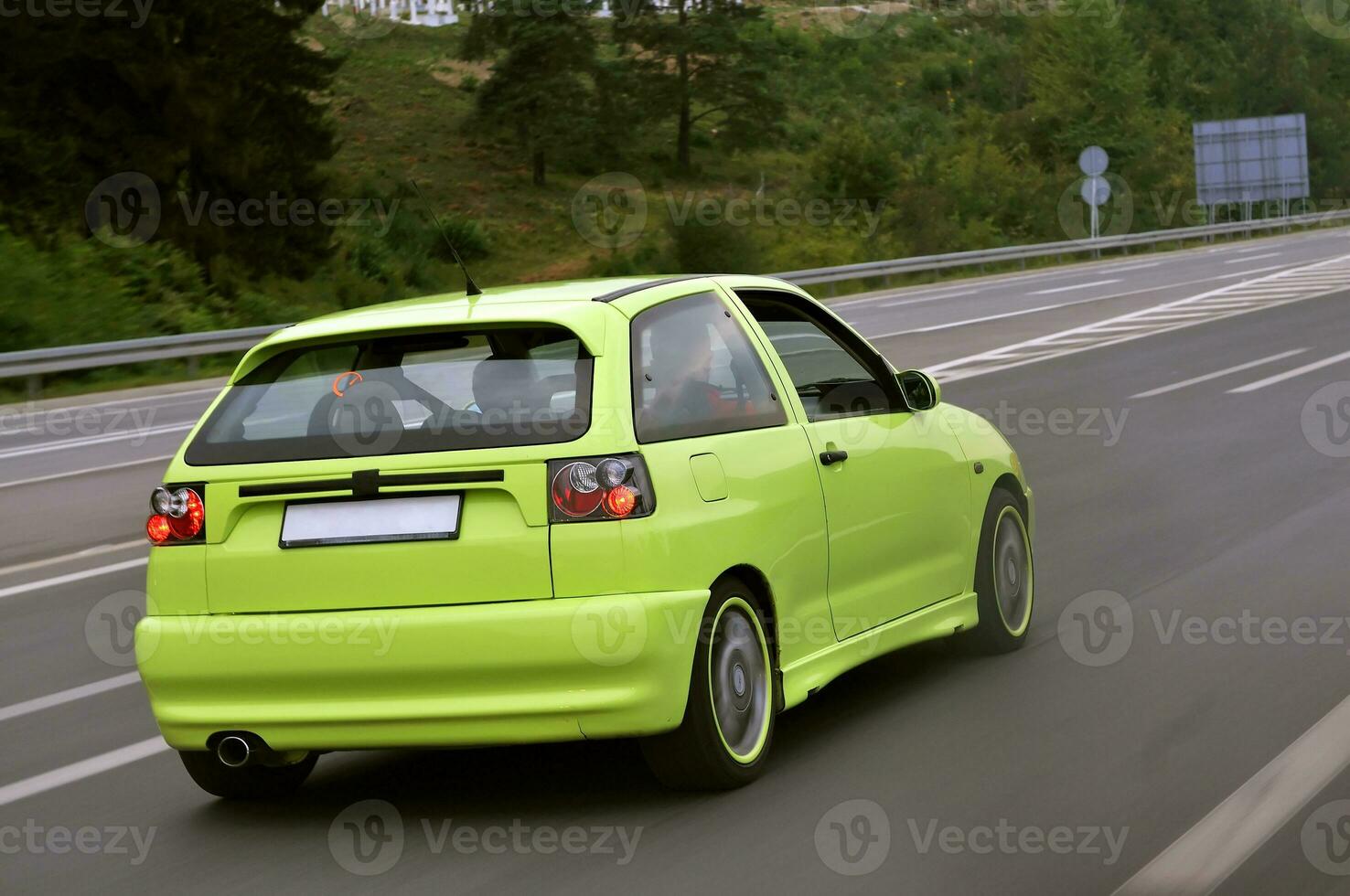 tuning coches sacing por la carretera foto