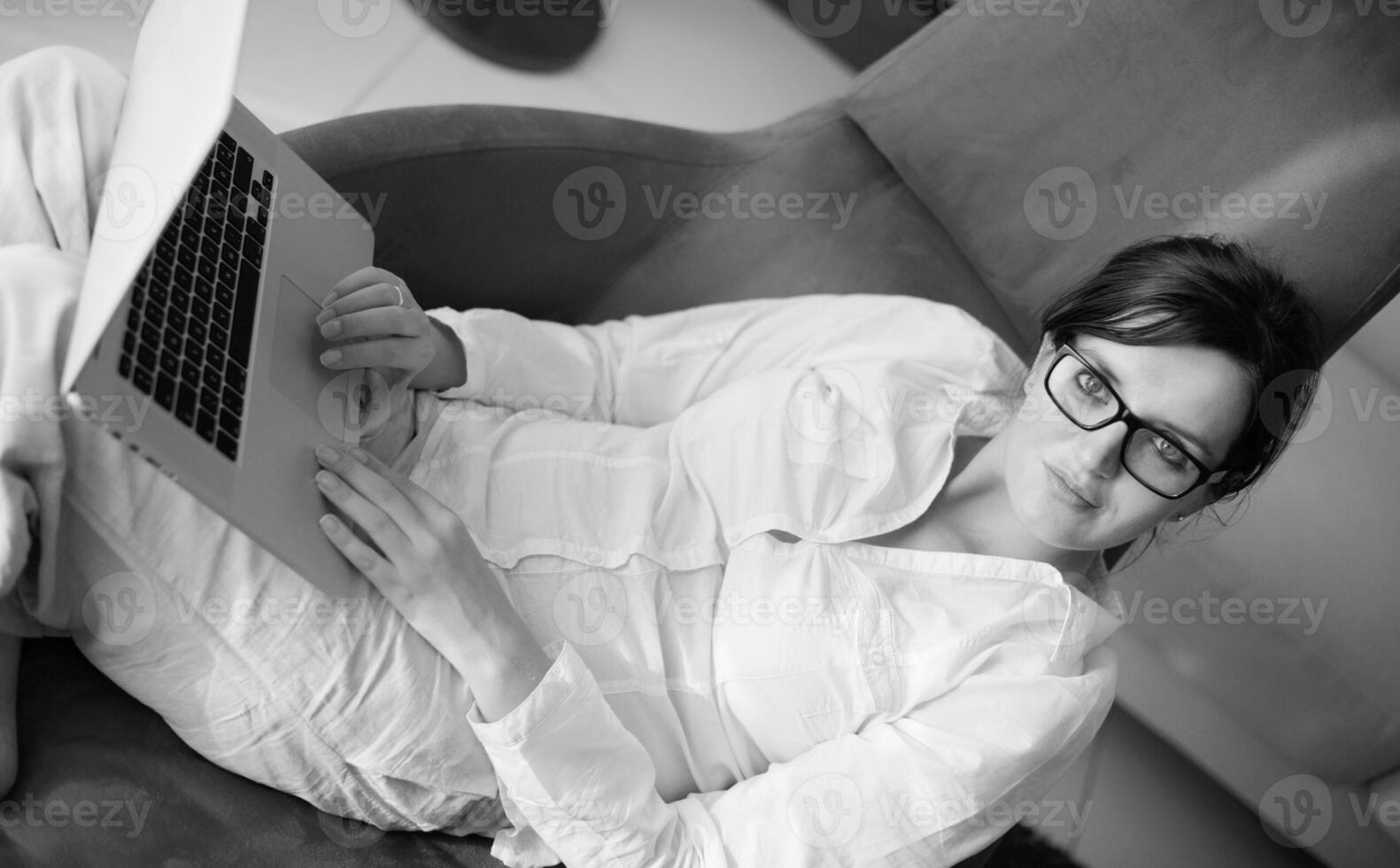 woman using a laptop computer at home photo