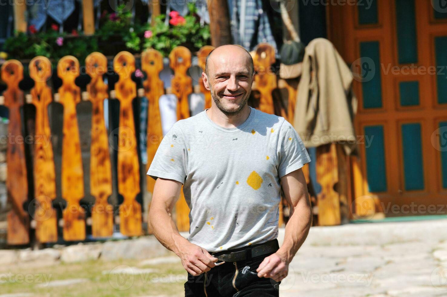 hombre caminar al aire libre cara foto