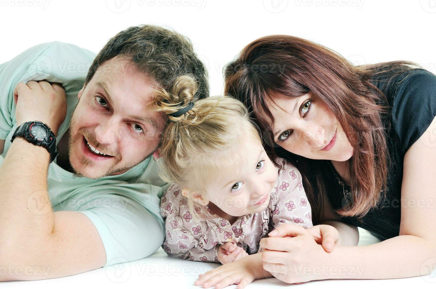 familia joven feliz juntos foto