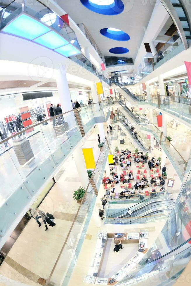 interior de un centro comercial foto