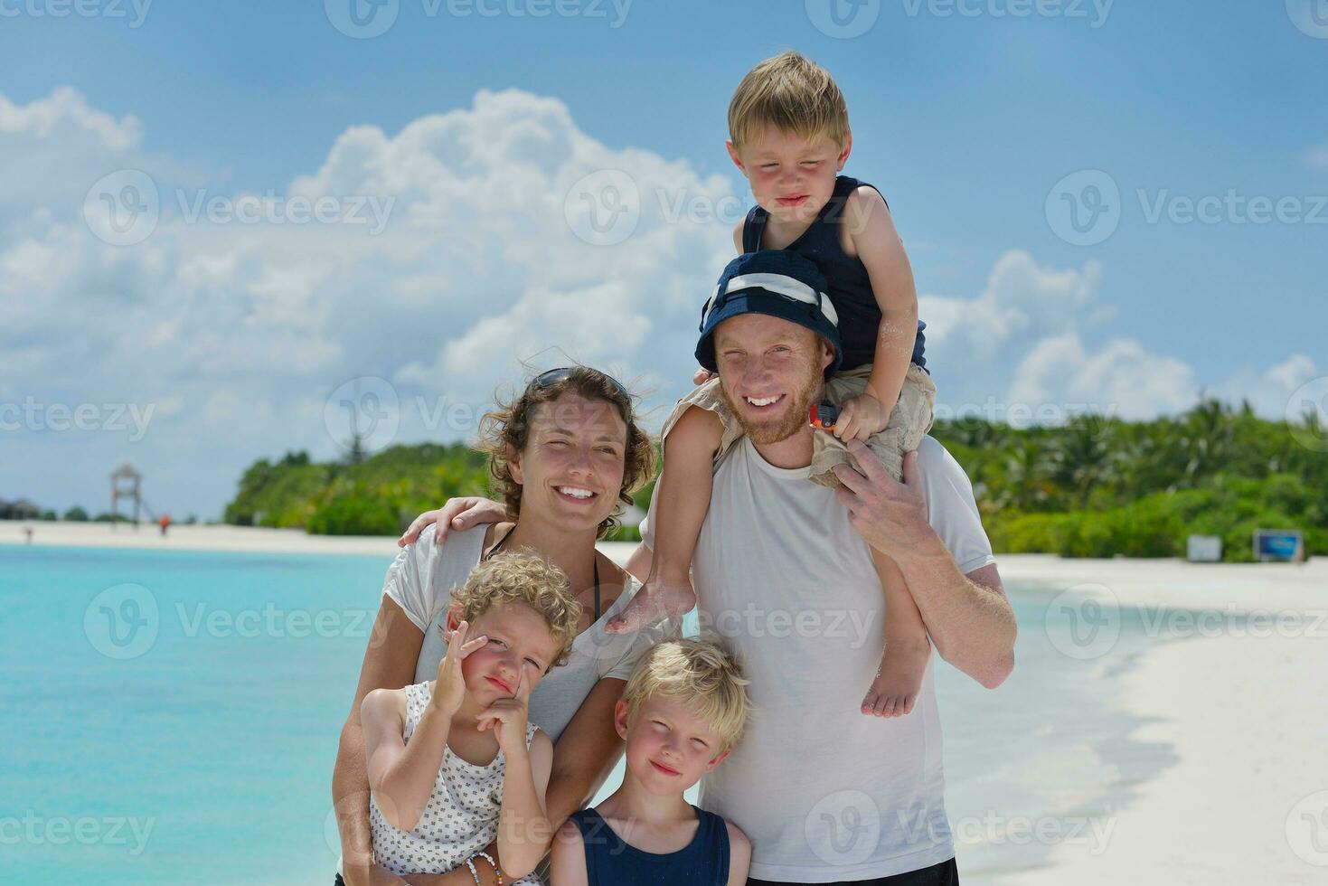 familia feliz de vacaciones foto