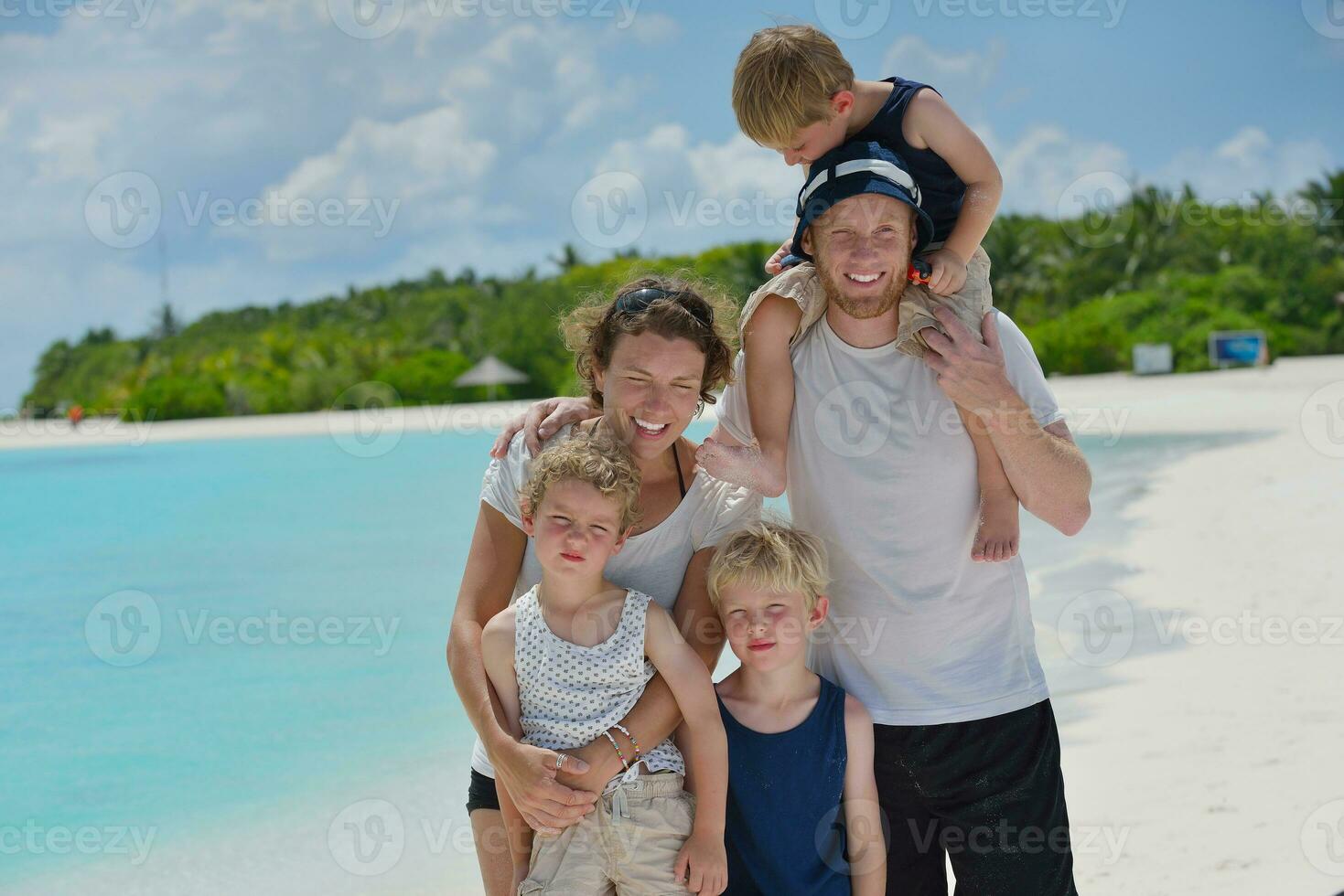 familia feliz de vacaciones foto