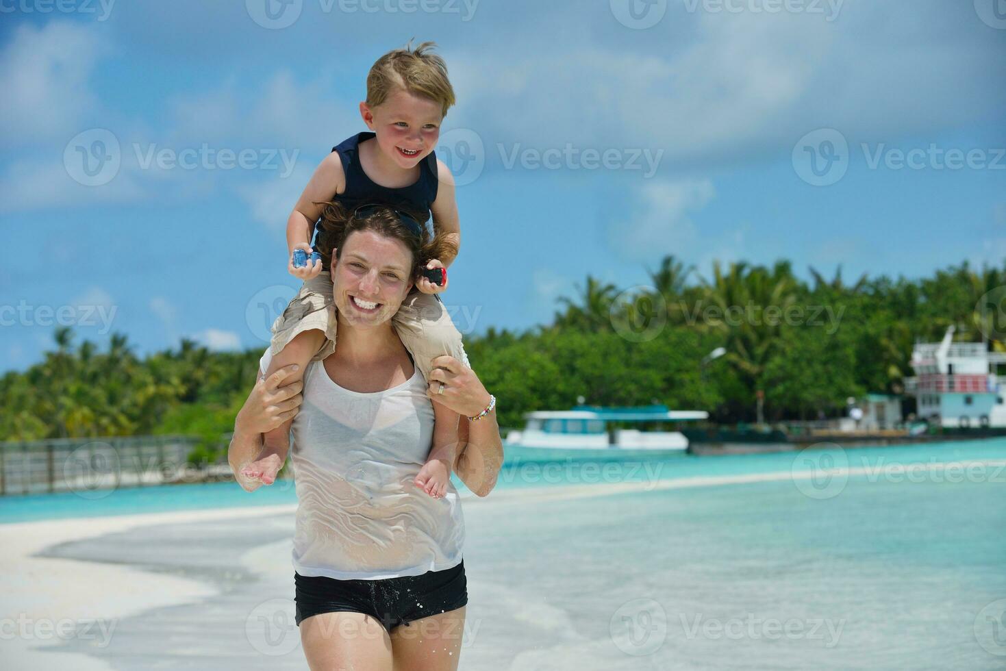 familia feliz de vacaciones foto