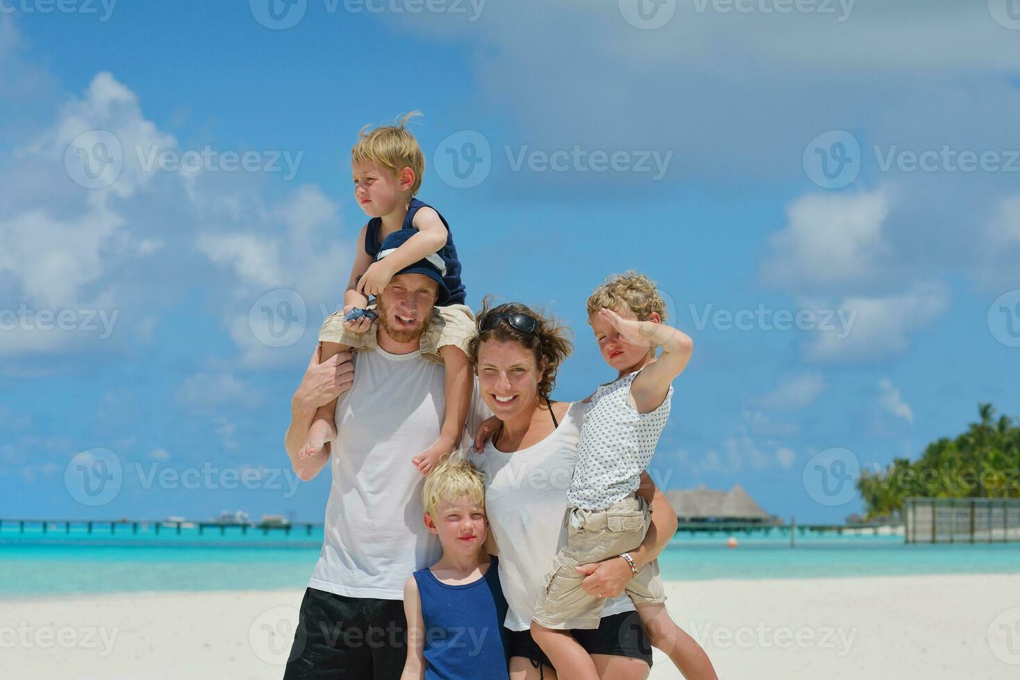 familia feliz de vacaciones foto