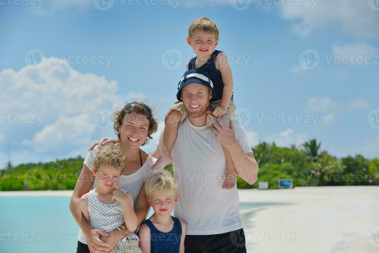 familia feliz de vacaciones foto