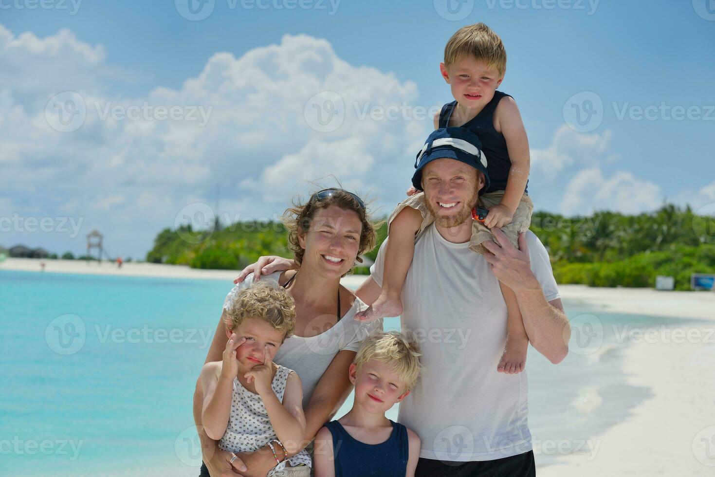 familia feliz de vacaciones foto