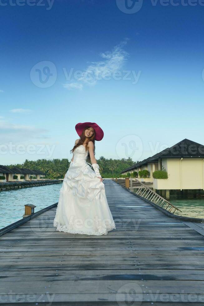 asian bride on beach photo