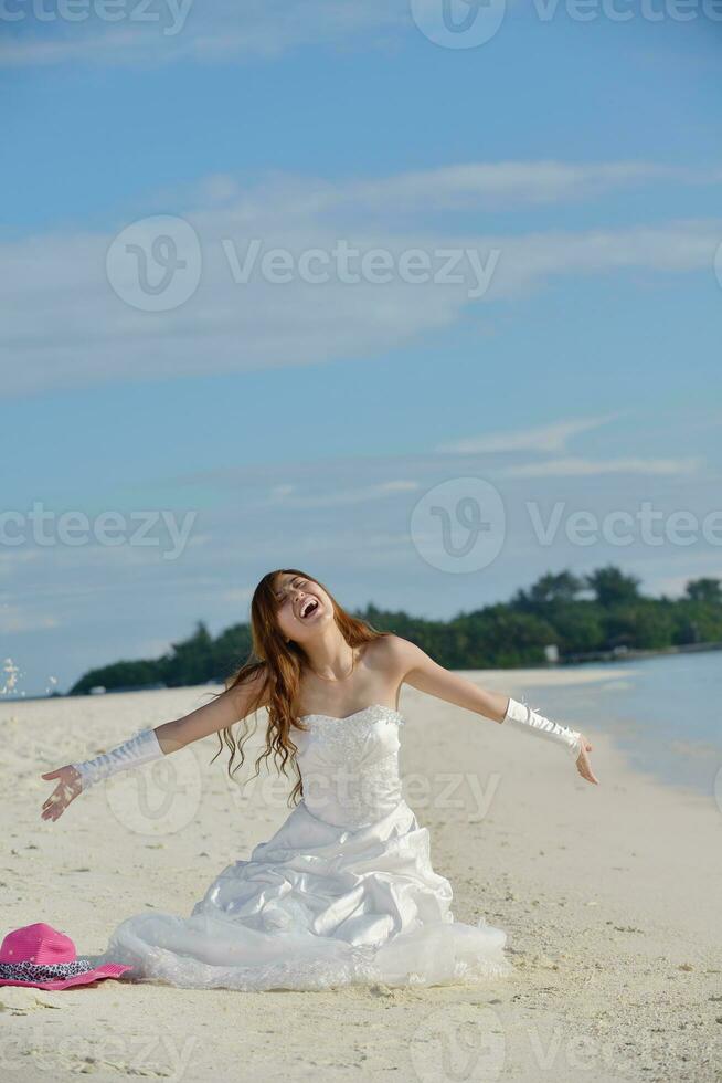 asian bride on beach photo